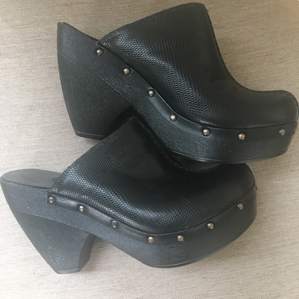 Black Ecco Clogs